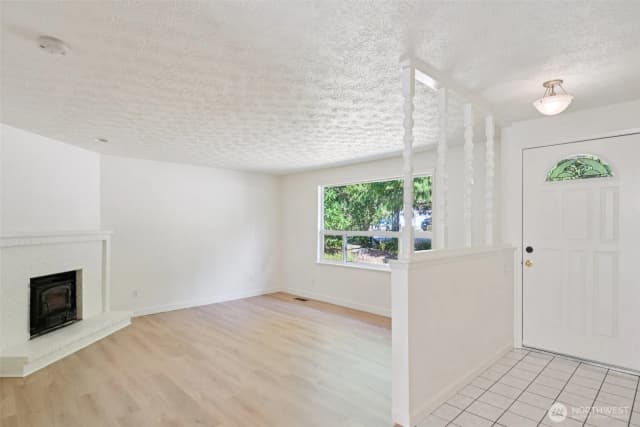 Property photo for 15335 81st Avenue Ne, Kenmore photo 3
