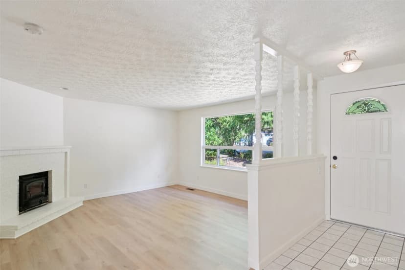 Property photo for 15335 81st Avenue Ne, Kenmore photo 3
