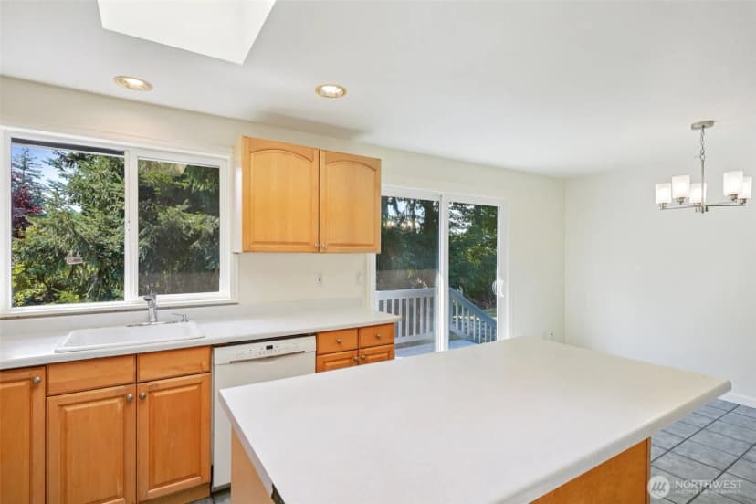 Property photo for 15335 81st Avenue Ne, Kenmore photo 10