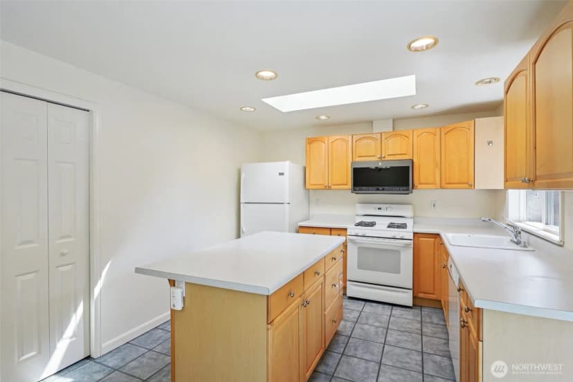 Property photo for 15335 81st Avenue Ne, Kenmore photo 8