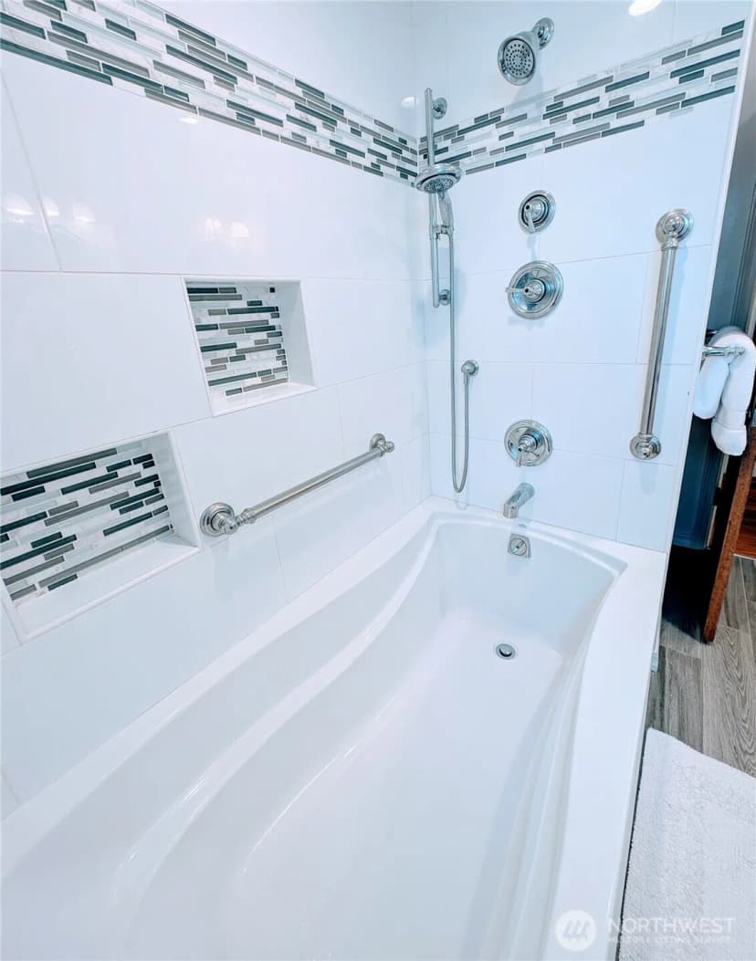 Property photo for 11988 Marine View Drive Sw, Burien photo 22