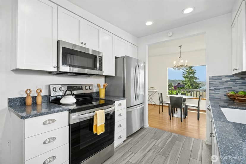 Property photo for 11988 Marine View Drive Sw, Burien photo 15