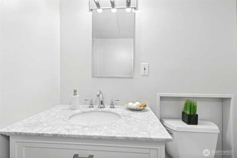 Property photo for 11988 Marine View Drive Sw, Burien photo 31