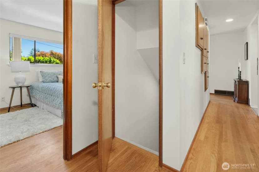 Property photo for 11988 Marine View Drive Sw, Burien photo 24