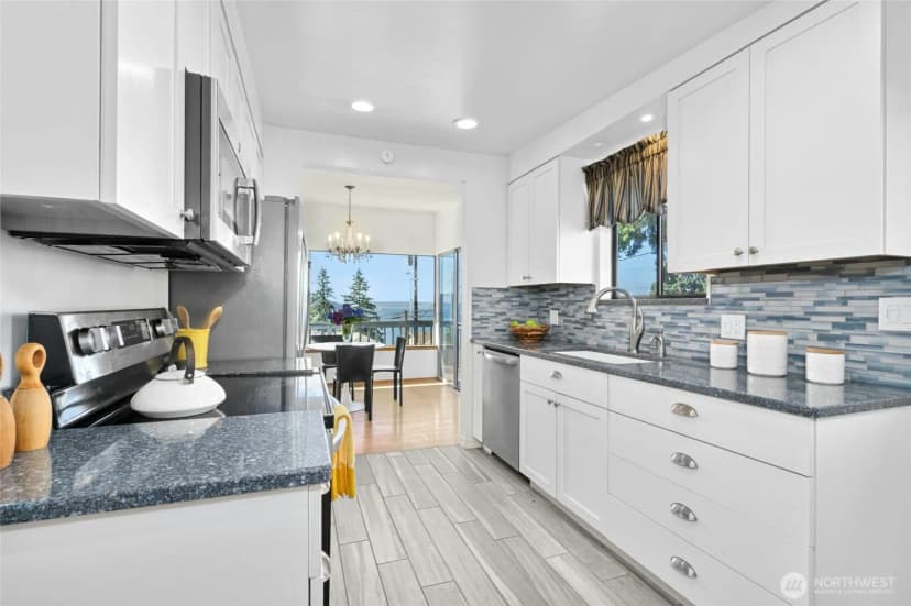 Property photo for 11988 Marine View Drive Sw, Burien photo 16