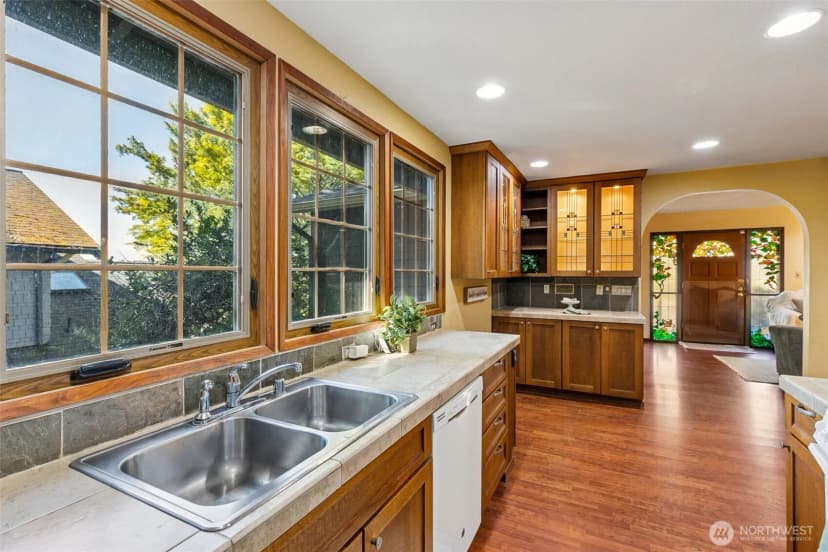 Property photo for 1021 Bigelow Avenue Ne, Olympia photo 3
