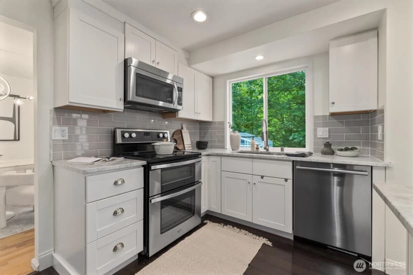 Property photo for 9132 Ne 143rd Place, Kirkland photo 8