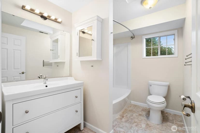 Property photo for 4411 Harbor Ridge Court Ne, Tacoma photo 17
