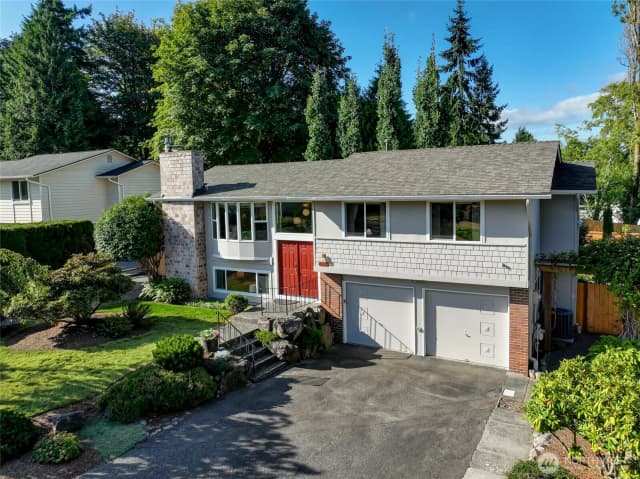 Property photo for 12631 Ne 111th Place, Kirkland photo 2