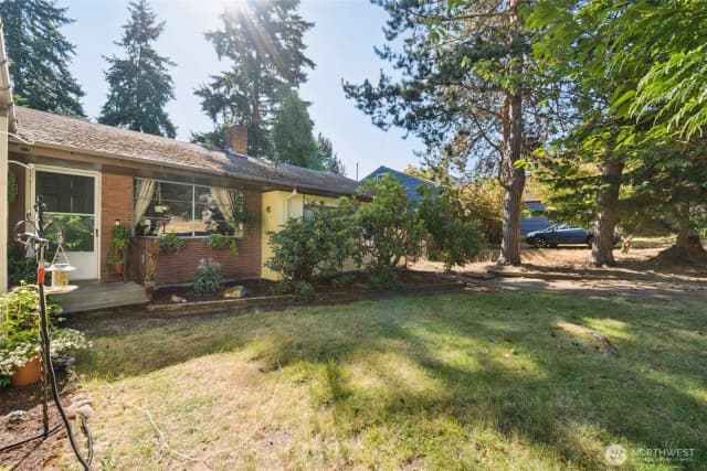 Property photo for 14810 Corliss Avenue N, Shoreline photo 4