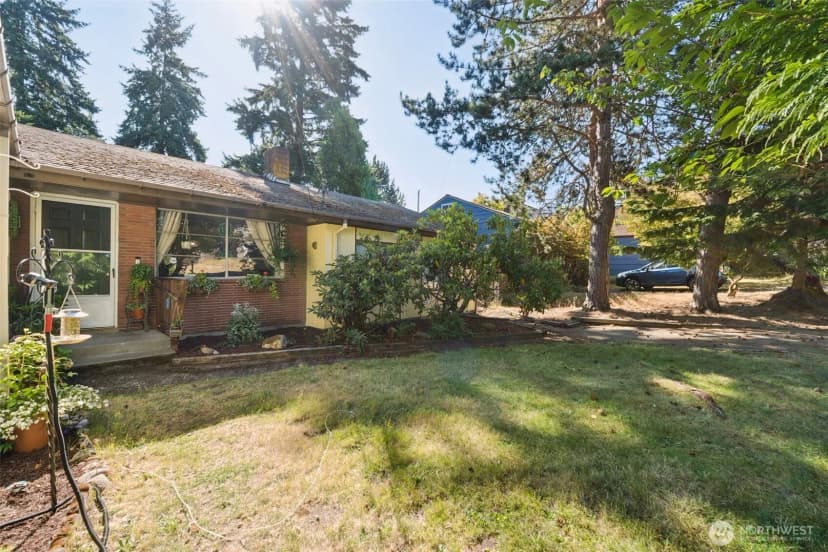 Property photo for 14810 Corliss Avenue N, Shoreline photo 4