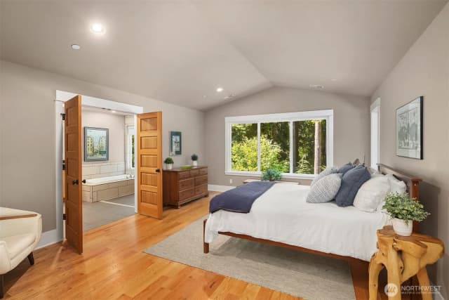 Property photo for 10235 Upper Preston Road Se, Issaquah photo 4