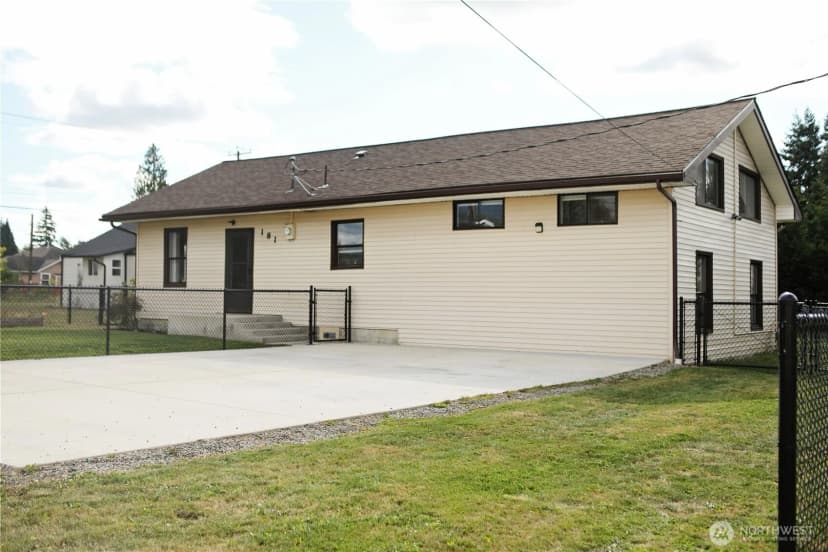 Property photo for 181 S 2nd St, Buckley photo 6