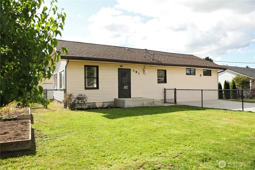 Property photo for 181 S 2nd St, Buckley photo 5