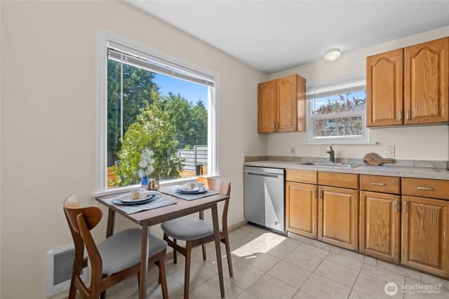 Property photo for 9226 21st Avenue Sw, Seattle photo 4