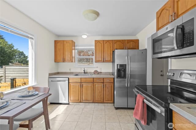 Property photo for 9226 21st Avenue Sw, Seattle photo 3