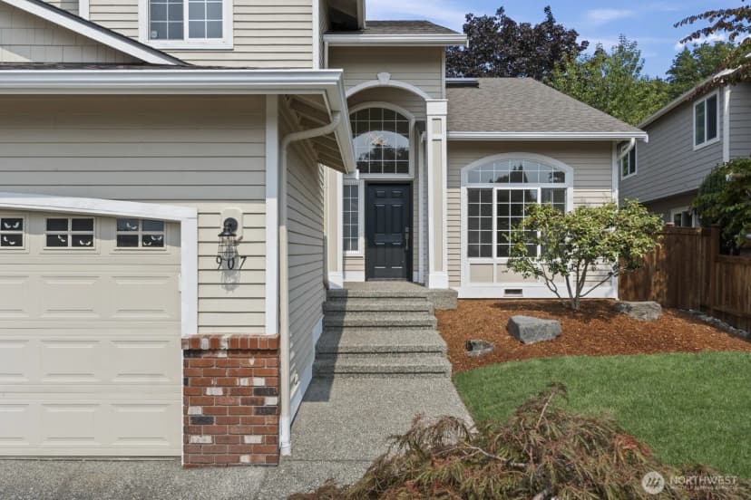 Property photo for 907 233rd Place Sw, Bothell photo 2