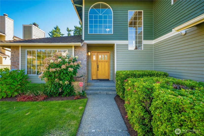 Property photo for 5208 Ridge Drive Ne, Tacoma photo 3