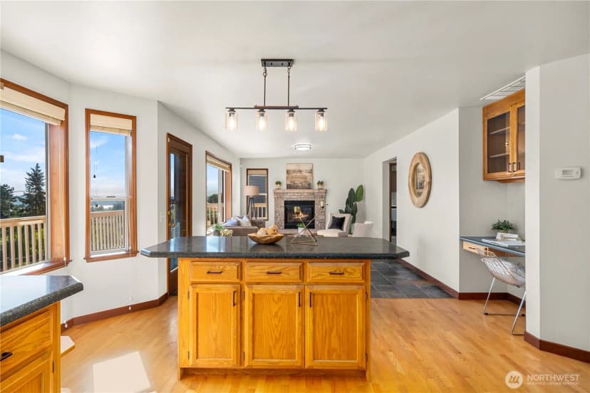 Property photo for 5208 Ridge Drive Ne, Tacoma photo 10