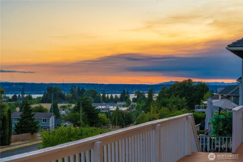 Property photo for 5208 Ridge Drive Ne, Tacoma photo 30