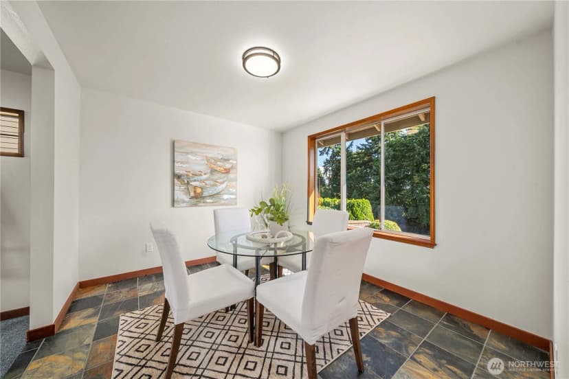 Property photo for 5208 Ridge Drive Ne, Tacoma photo 6