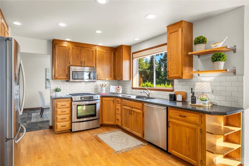 Property photo for 5208 Ridge Drive Ne, Tacoma photo 7