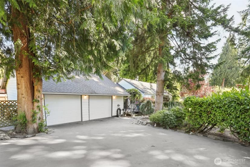 Property photo for 16004 74th Avenue Ne, Kenmore