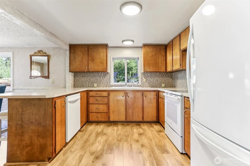 Property photo for 16004 74th Avenue Ne, Kenmore photo 12
