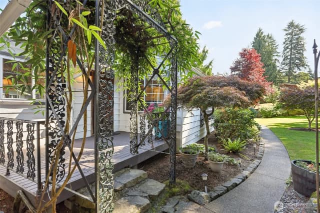 Property photo for 16004 74th Avenue Ne, Kenmore photo 3