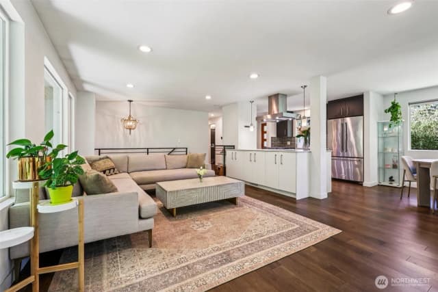 Property photo for 8100 8th Avenue Sw, Seattle photo 4