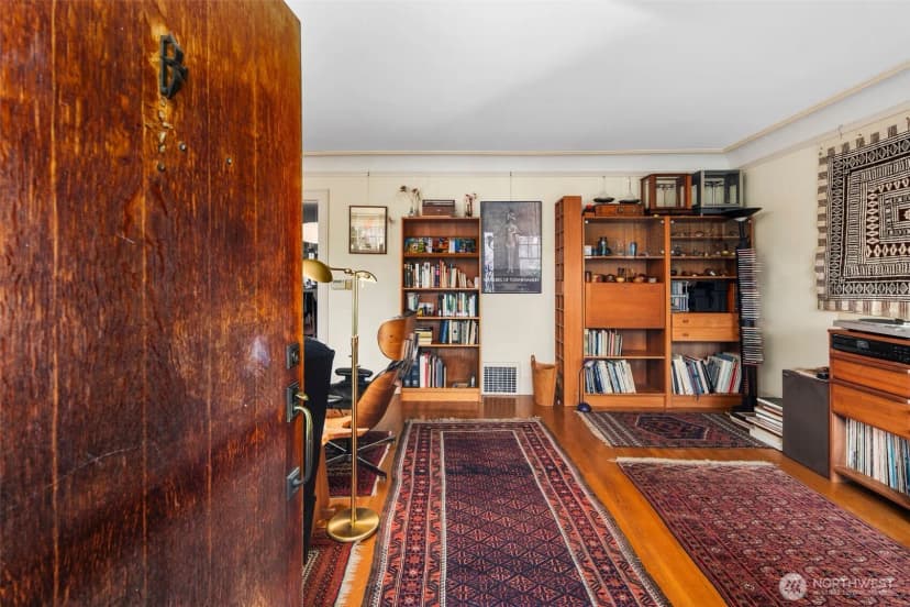 Property photo for 4321 Densmore Avenue N, Seattle photo 2