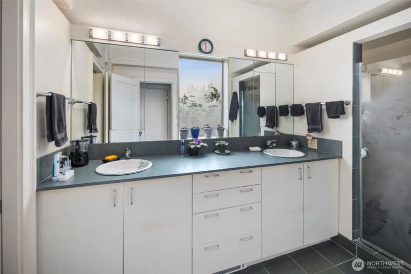 Property photo for 4321 Densmore Avenue N, Seattle photo 23