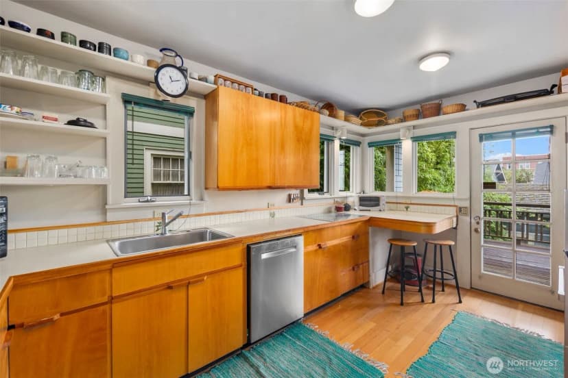 Property photo for 4321 Densmore Avenue N, Seattle photo 11
