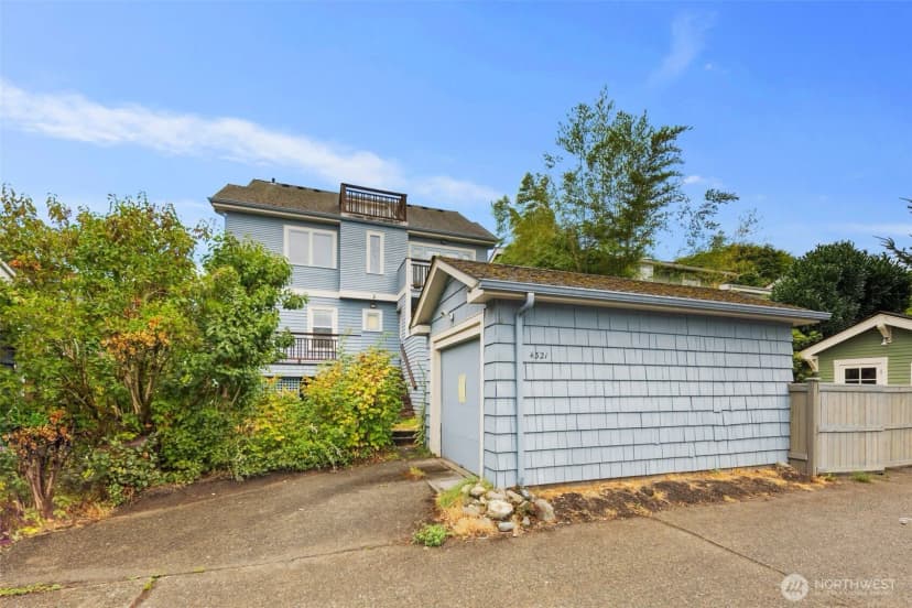 Property photo for 4321 Densmore Avenue N, Seattle photo 34