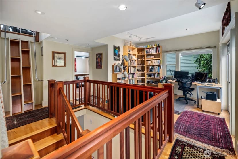 Property photo for 4321 Densmore Avenue N, Seattle photo 27