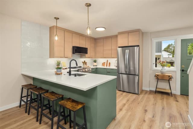 Property photo for 11524 38th Avenue Ne #a, Seattle photo 5