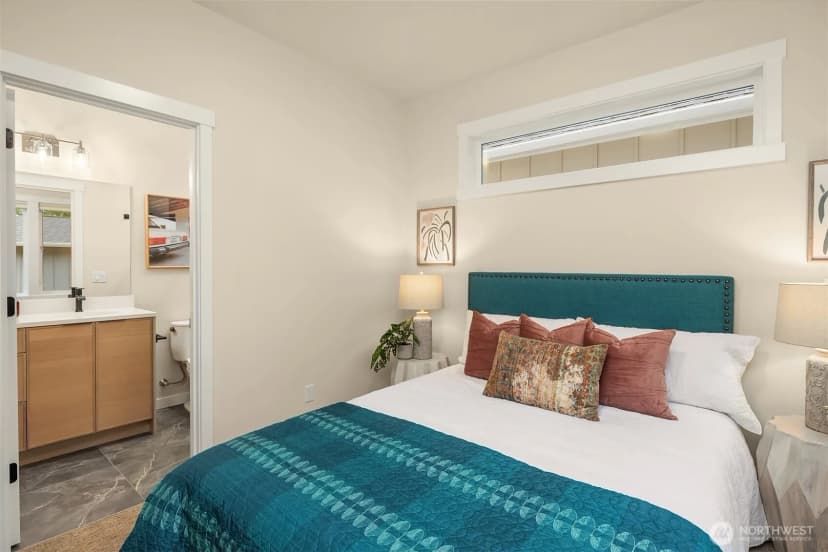 Property photo for 11524 38th Avenue Ne #a, Seattle photo 16