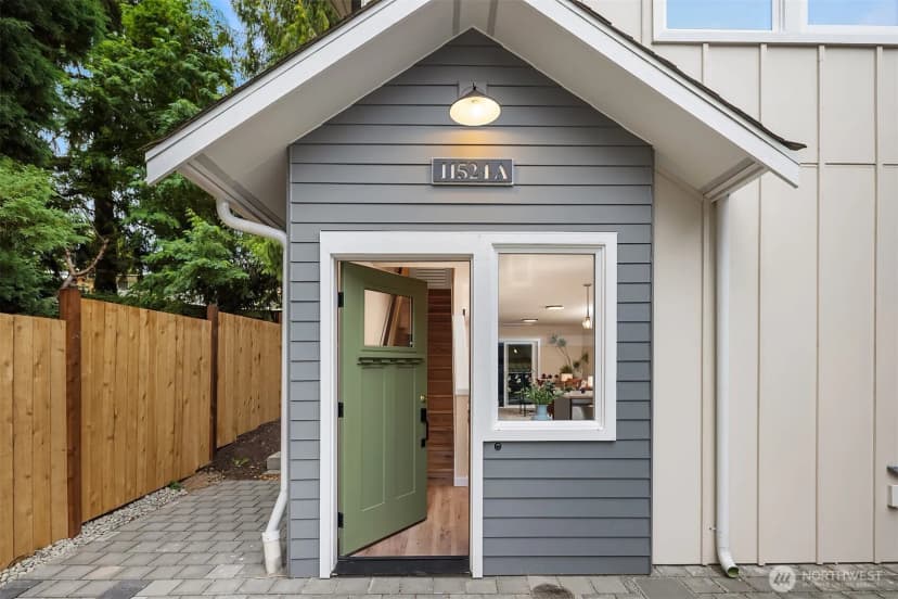 Property photo for 11524 38th Avenue Ne #a, Seattle photo 2