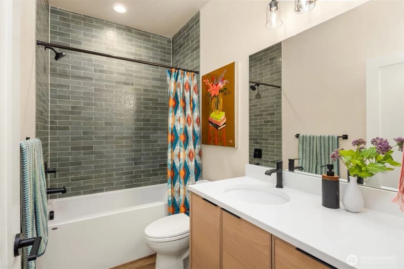 Property photo for 11524 38th Avenue Ne #a, Seattle photo 14