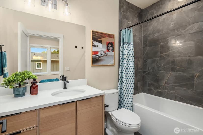 Property photo for 11524 38th Avenue Ne #a, Seattle photo 17