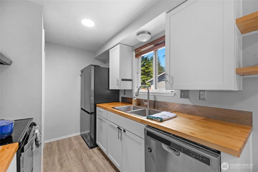 Property photo for 9311 58th Drive Ne, Marysville photo 8