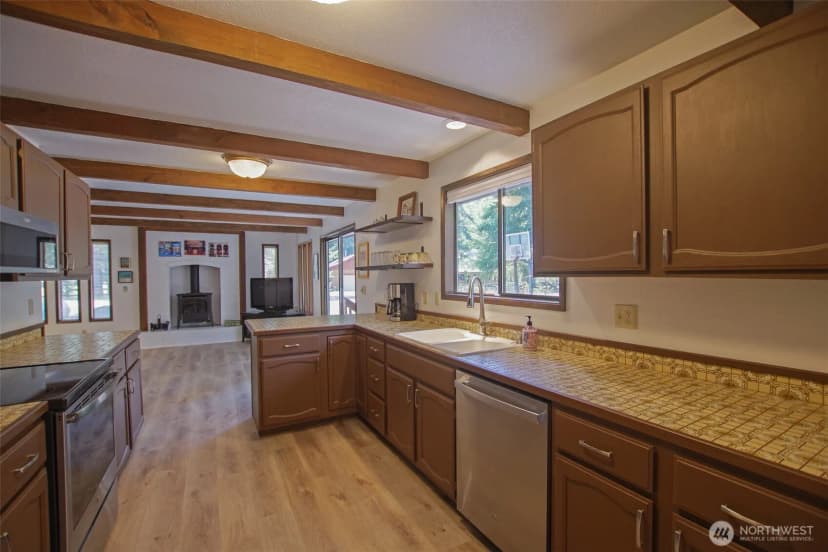 Property photo for 70 Lake Cabins Road, Ronald photo 5