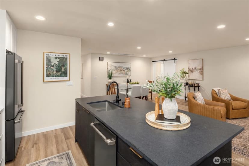 Property photo for 11524 38th Avenue Ne, Seattle photo 13