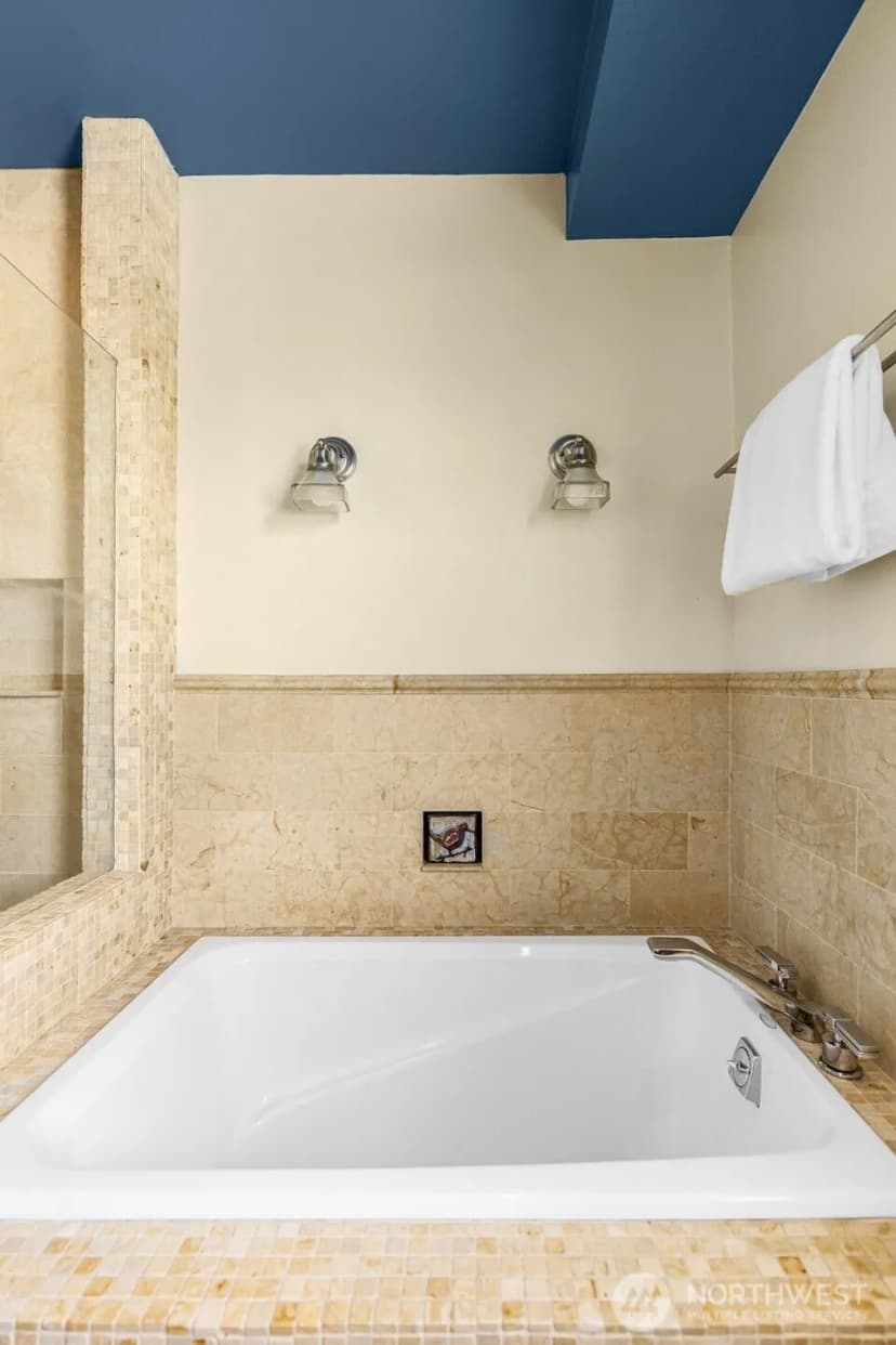 Property photo for 2146 4th Avenue W, Seattle photo 22