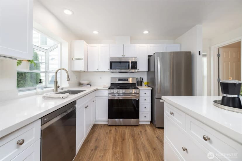 Property photo for 10303 N Evanston Avenue, Seattle photo 6