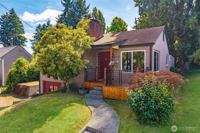 Property photo for 523 17th Avenue Se, Olympia