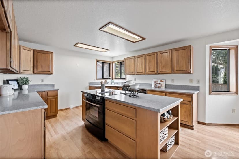 Property photo for 9926 76th Street Sw, Lakewood photo 11
