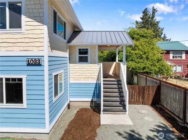 Property photo for 1033 W 11th Street, Port Angeles photo 2