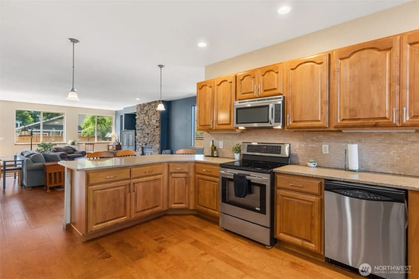 Property photo for 8650 Bainbridge Loop Ne, Lacey photo 9