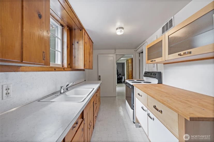 Property photo for 8131 Veterans Drive Sw, Lakewood photo 19